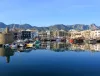 Alter Hafen von Kyrenia mit Booten und Bergen im Hintergrund