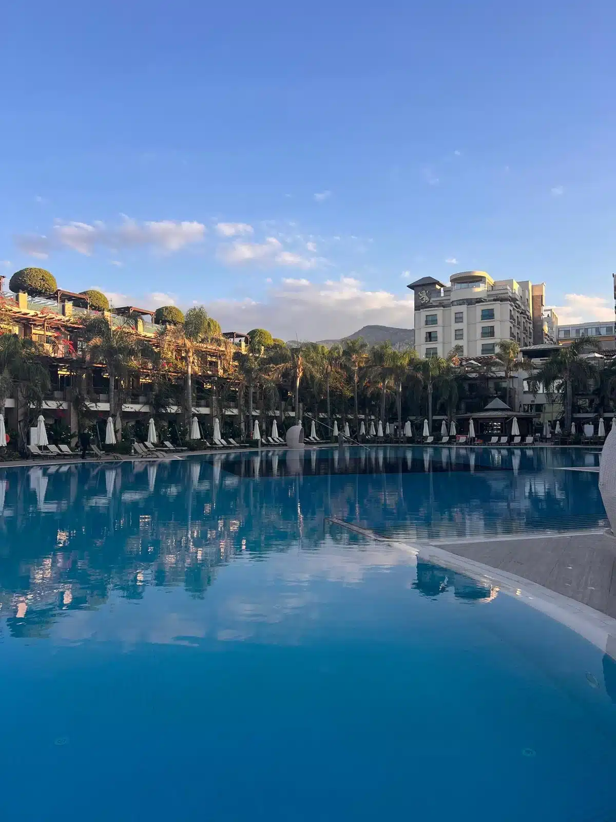 Eigene Aufnahme der Poolanlage im Cratos-Komplex bei Çatalköy